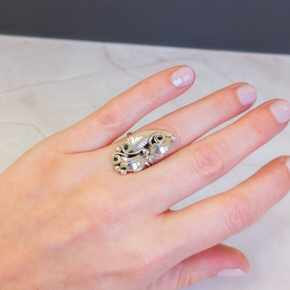 Signed H.Y. Sterling Feather/Scroll Ring, Navajo-Style, Size 5.75 (25mm) - Picture 8 of 13